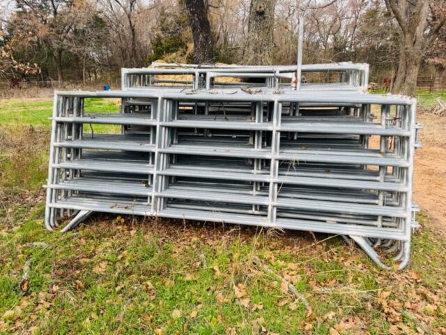Livestock panels for sale in online farm auction offered by Kiefer Auctioneers in Texas