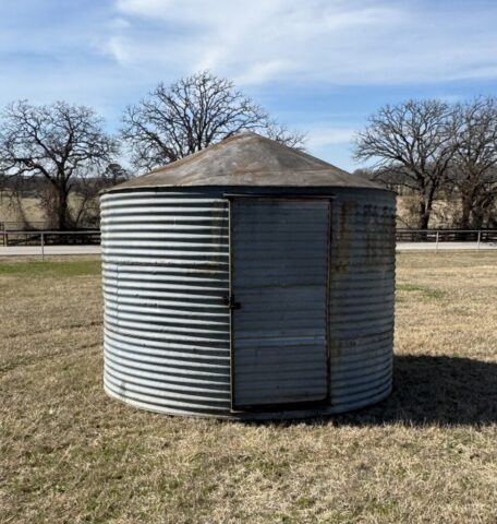 Grain silo for sale in public auction offered by Kiefer Auctioneers in Texas