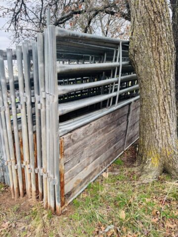 Horse stalls for sale in online auction offered by Kiefer Auctioneers in Texas
