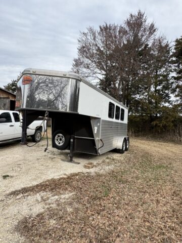 Sundowner horse trailer in online auction offered by Kiefer Auctioneers in Texas