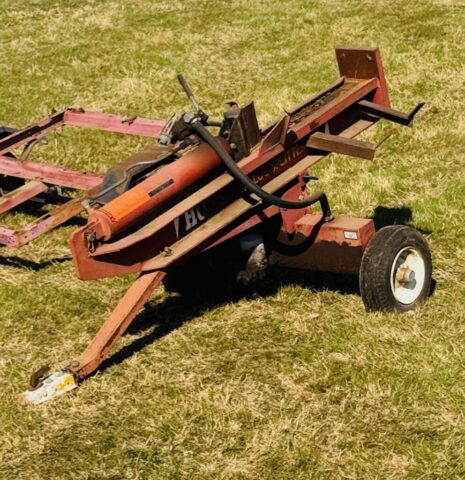 hydraulic log splitter in public farm auction offered by Kiefer Auctioneers in Texas