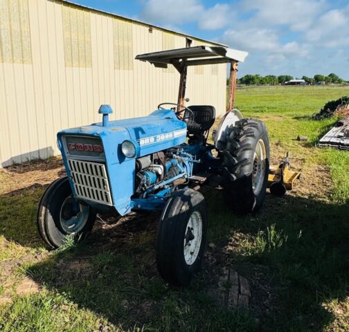 Ford 3000 tractor in upcoming public auction offered by Kiefer Auctioneers in Texas