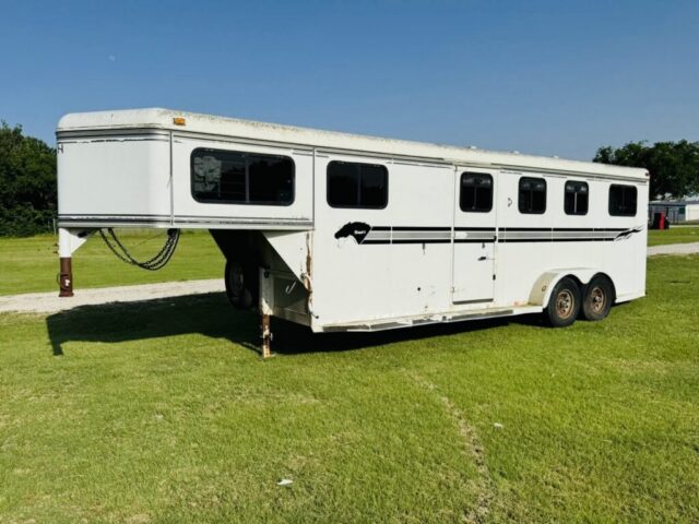 Sundowner 3 Horse Trailer for sale in upcoming public auction offered by Kiefer Auctioneers in Texas