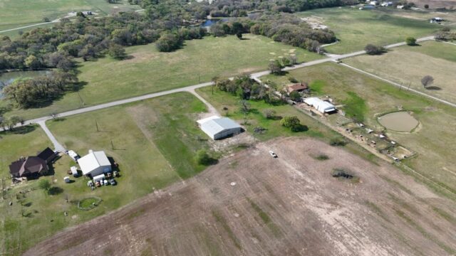 10 acre property with large shop and water well for sale by auction in Decatur Texas.
