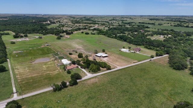 Real estate for sale by auction in Decatur, Texas