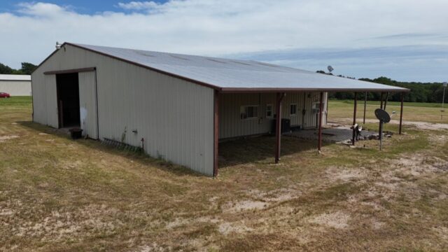 10 acre property with large shop and water well for sale by auction in Decatur Texas.